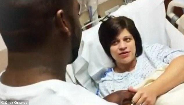 Nuntă SURPRIZĂ! O americancă s-a căsătorit &icirc;n timp ce se afla &icirc;n travaliu