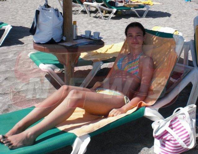 Fotografii nemaivăzute cu Iulia Ionescu, eleva care a fugit la mănăstire!