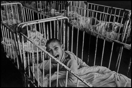 (+18) Soarta orfanilor rom&acirc;ni luați &icirc;n Canada &icirc;n 1990. Video ȘOCANT!