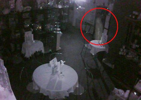 Fantoma de la bar! A fost filmată într-un hotel din Australia!