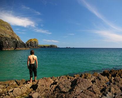 Povestea omului care a stat 14 luni &icirc;n mijlocul Oceanului. "Am un singur g&acirc;nd &icirc;n minte: APĂ, APĂ!"