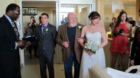 Cea mai emoționantă nuntă are un final tragic...O tânără se căsătorește după aflarea unei vești teribile