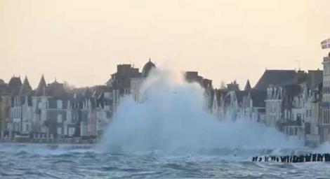 VIDEO SPECTACULOS: Franţa, lovită de valurile "supărate" ale Atlanticului