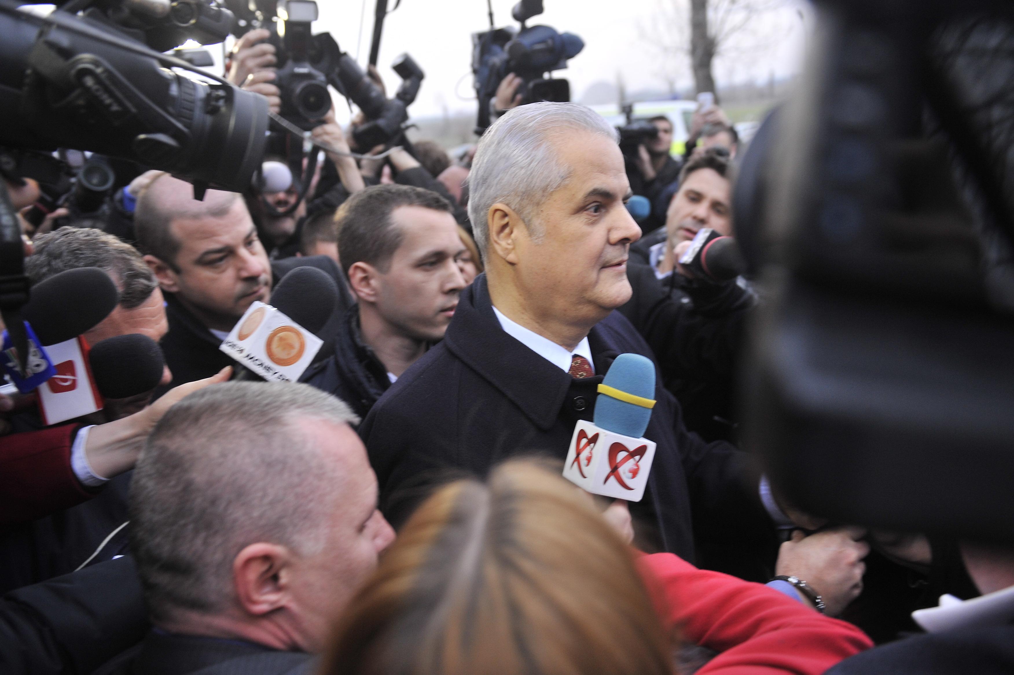 Adrian Năstase și-a lasat barbă in semn de protest