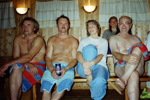 Şapte sute de oameni au alergat prin 20 de saune &icirc;ntr-o staţiune din Estonia