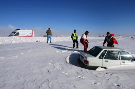 Iran, lovit de cea mai puternică furtună de zăpadă din ultimii 50 de ani