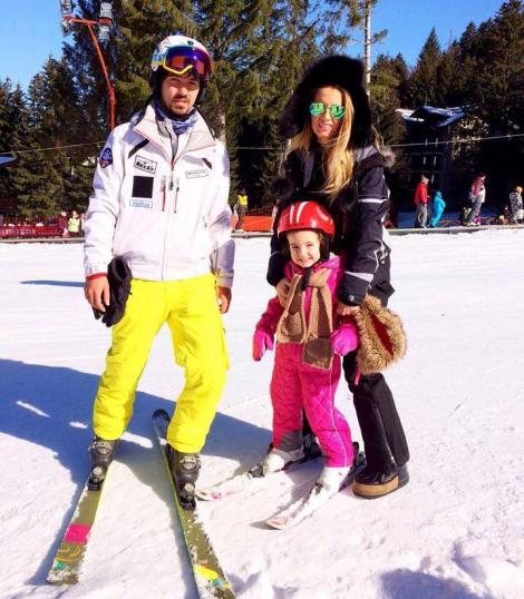 Andreea Bănică &icirc;şi &icirc;nvaţă fetiţa să schieze