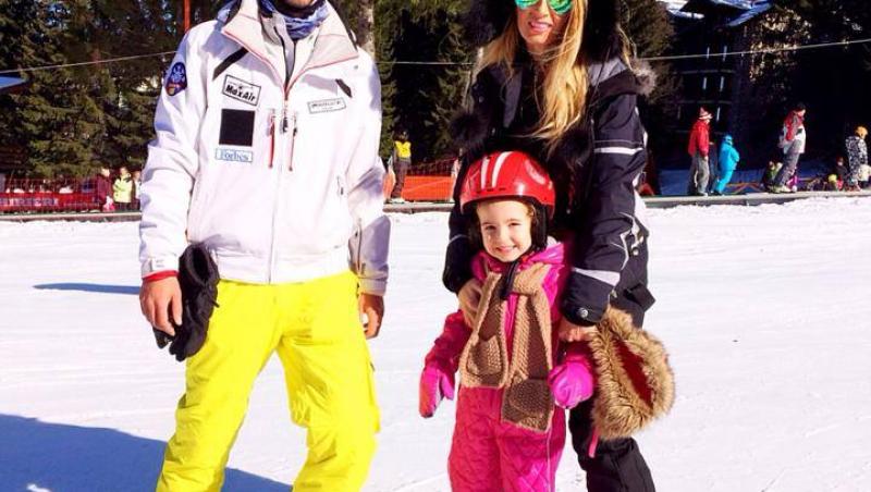 Andreea Bănică, cu fiica, pe pârtie! Uite cât de adorabilă e micuţa Sofia cu schiurile în picioare!