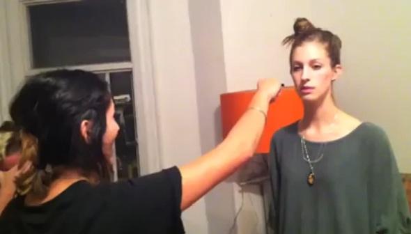 VIDEO! &Icirc;și dau pumni doar să vadă cum le stă cu ochii &icirc;nvinețiți