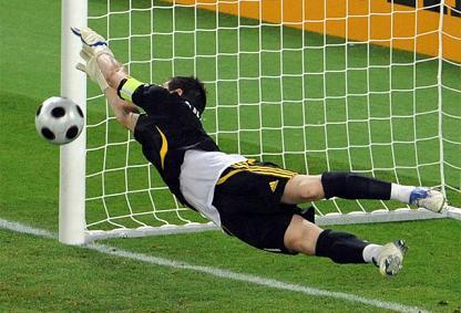 Un fotbalist celebru riscă să ajungă &icirc;n stradă! A rămas lefter?