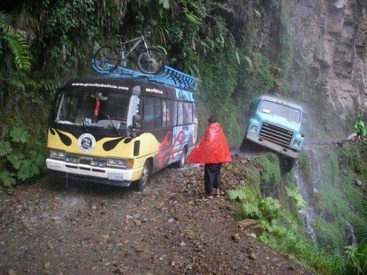 VIDEO| TOP 10 drumuri superbe pe care ţi-ai dori, totuşi, să nu conduci!