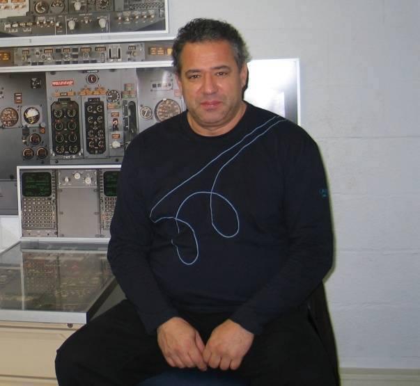 Pilotul Adrian Iovan a evitat explozia avionului