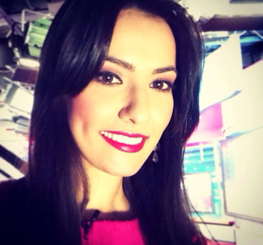 Alexandra Bădoi vă pupă la fix!