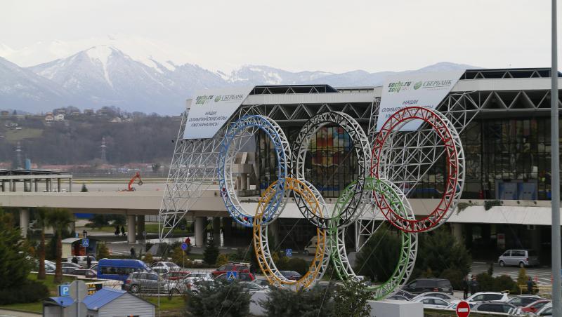 Flacăra Olimpică a ajuns la Soci! Ceremonia de deschidere va avea loc vineri