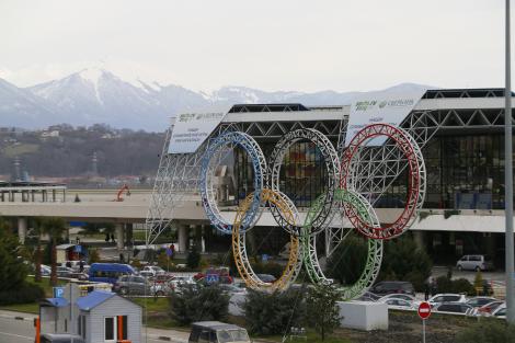 Flacăra Olimpică a ajuns la Soci! Ceremonia de deschidere va avea loc vineri