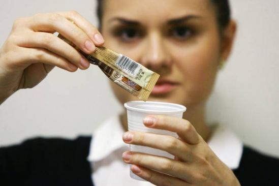 Cafea 3 &icirc;n 1: Chimicale, otravă și boli, &icirc;ntr-un singur plic!