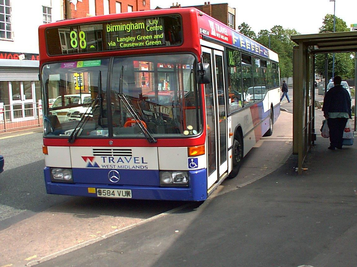 A fost bătut crunt doar pentru că a cerut unor copii să se potolească. Video ŞOCANT!