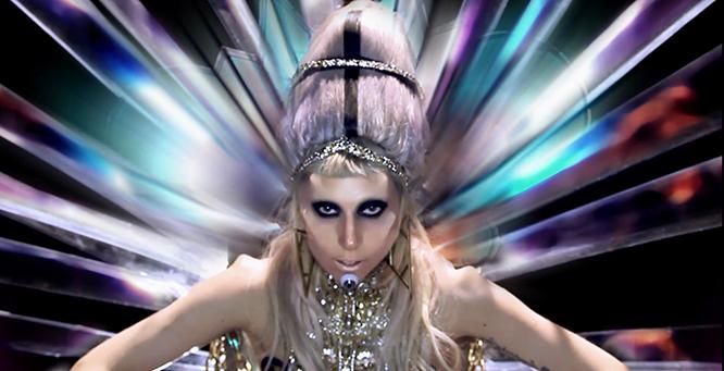 La asta nu te-ai fi aşteptat: Lady Gaga c&acirc;ntă &icirc;n spaţiu