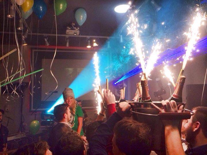 La ceas de sărbătoare: La mulţi ani, Delia!