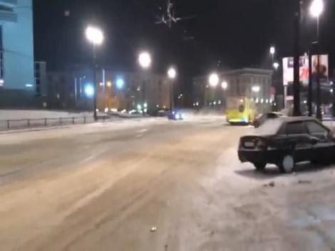 VIDEO | Furios și iute, în varianta rusească! Accident spectaculos cu... viteză, derapaj și impact!