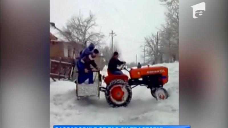 VIDEO! Drifturi cu tractorul, pe zăpadă