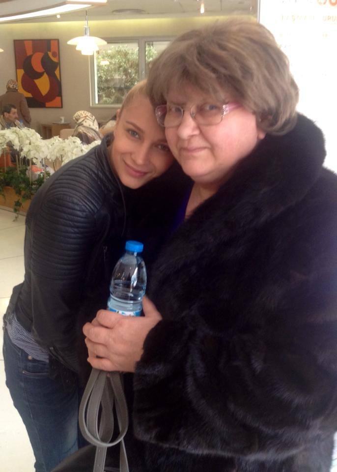 Momente grele pentru Lora: Mama ei, operată &icirc;n Turcia