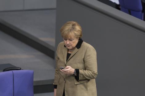 CeBIT, cel mai mare târg de tehnologie, deschis de David Cameron şi Angela Merkel