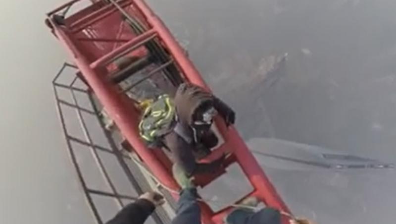 IMAGINI SENZAŢIONALE, de la peste 600 de metri înălţime. Curajul nebunesc al acestor tineri te va ameţi