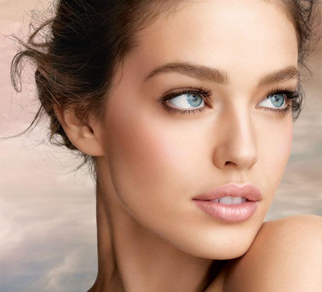 Fardul de obraz te poate face să arăți perfect după o noapte de nesomn