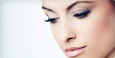 Lux pentru doamne! Diamantul şi veninul de viperă menţin frumuseţea tenului