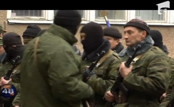 Trupele ruseşti au tras focuri de avertisment la ocuparea unei baze navale din Crimeea