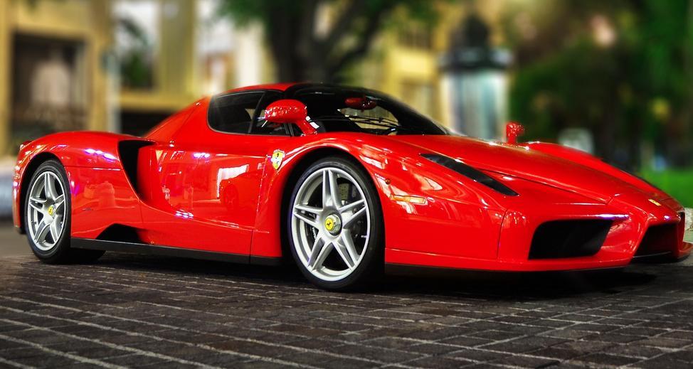 Un britanic şi-a avariat serios un Ferrari de peste 200.000 de euro