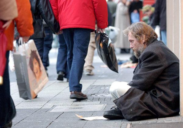 Nu toţi cerşetorii c&acirc;ştigă bani la negru! &Icirc;n Valea Jiului, a apărut primul "legal"