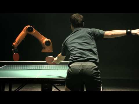 Un robot versus o legendă a tenisului de masă! Cine va c&acirc;ştiga?!