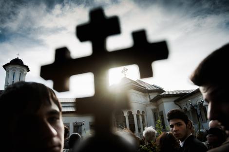 Moartea, o AFACERE profitabilă pentru Patriarhia Română