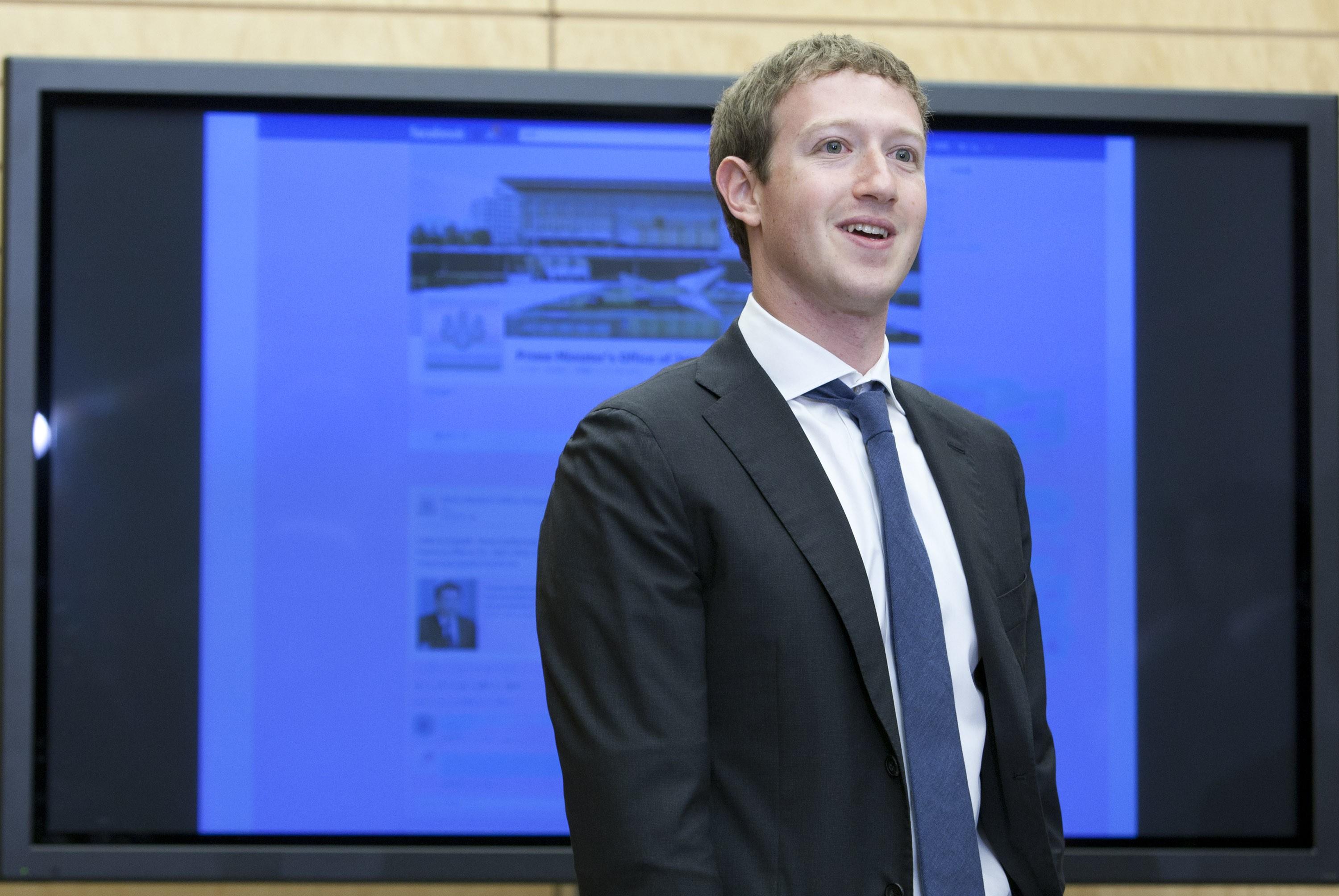 Mark Zuckerberg i s-a plans lui Barack Obama la telefon