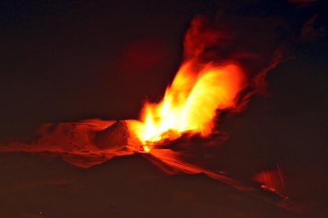 VIDEO! SPECTACULOS: Erupția unui vulcan, filmată cu o dronă