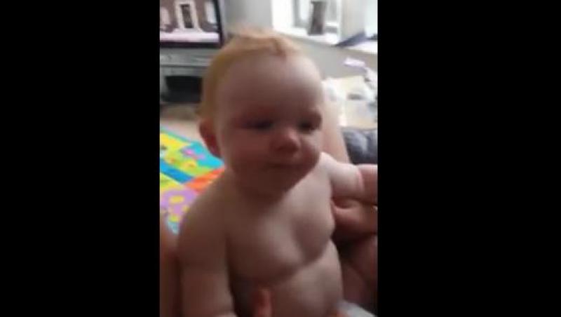 VIDEO: El este bebeluşul care iubeşte câinii şi urăşte pisicile! Reacţiile lui sunt geniale