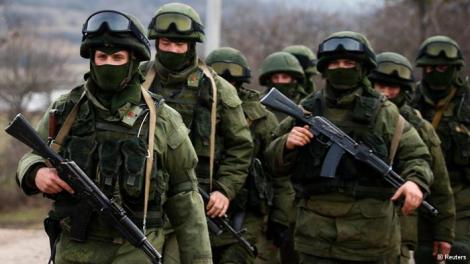 Începe războiul? Ucrainenii trimit armament la graniţa cu Crimeea