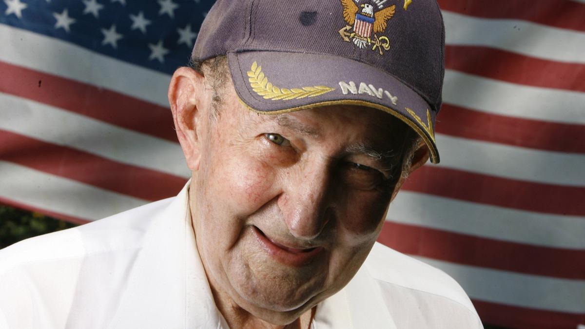 A decedat bărbatul din cea mai frumoasă poză a sf&acirc;rşitului celui de-al doilea Război Mondial!