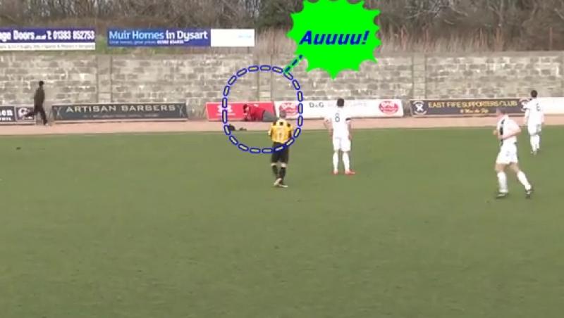 VIDEO: I-a ieşit cu blitzzz! Un fotograf s-a făcut de râs la o partidă disputată în Scoţia