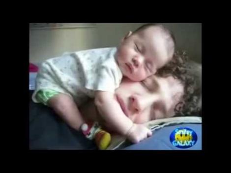 Video! Cei mai amuzanți bebeluși din lume