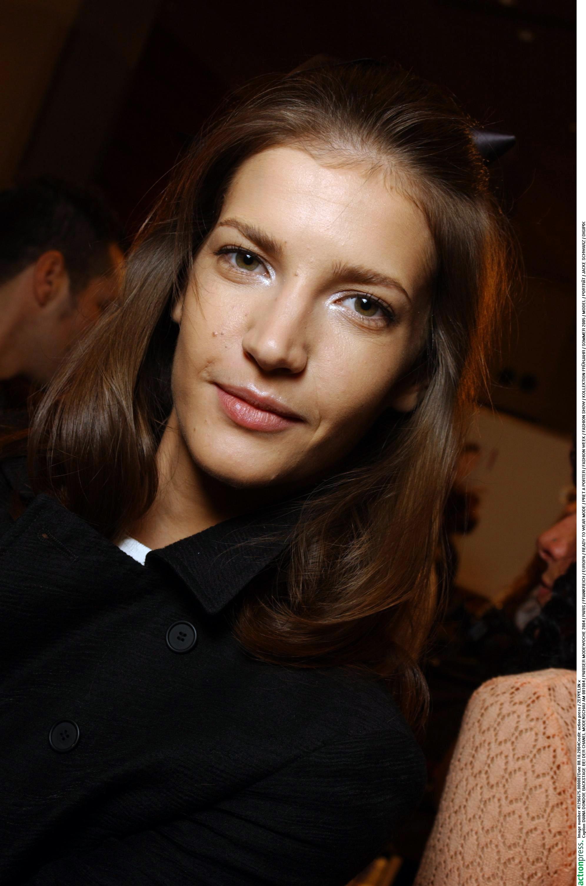 Diana Dondoe, aleasă "Fata Zilei" de o publicaţie din Asia