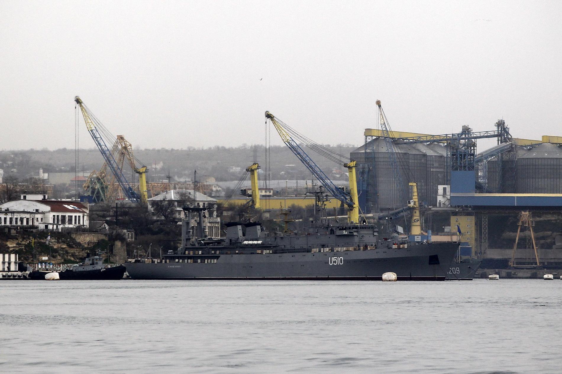 Rusia va construi un pod către Crimeea