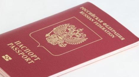 Cetăţenii din Crimeea primesc paşapoarte ruseşti