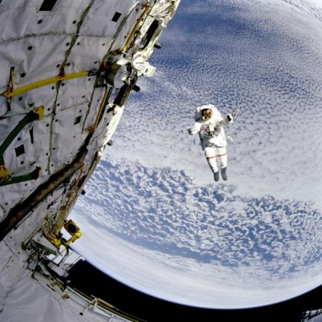 Doi gemeni astronauţi, protagoniştii unui studiu inedit al NASA. "E o oportunitate unică"