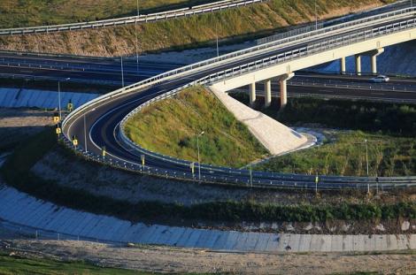 VIDEO: Ce spuneți de asta? Imagini cu cea mai nouă autostradă din România!
