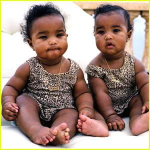 Acești bebeluși au crescut! Vezi cum s-au transformat și cine le sunt părinții