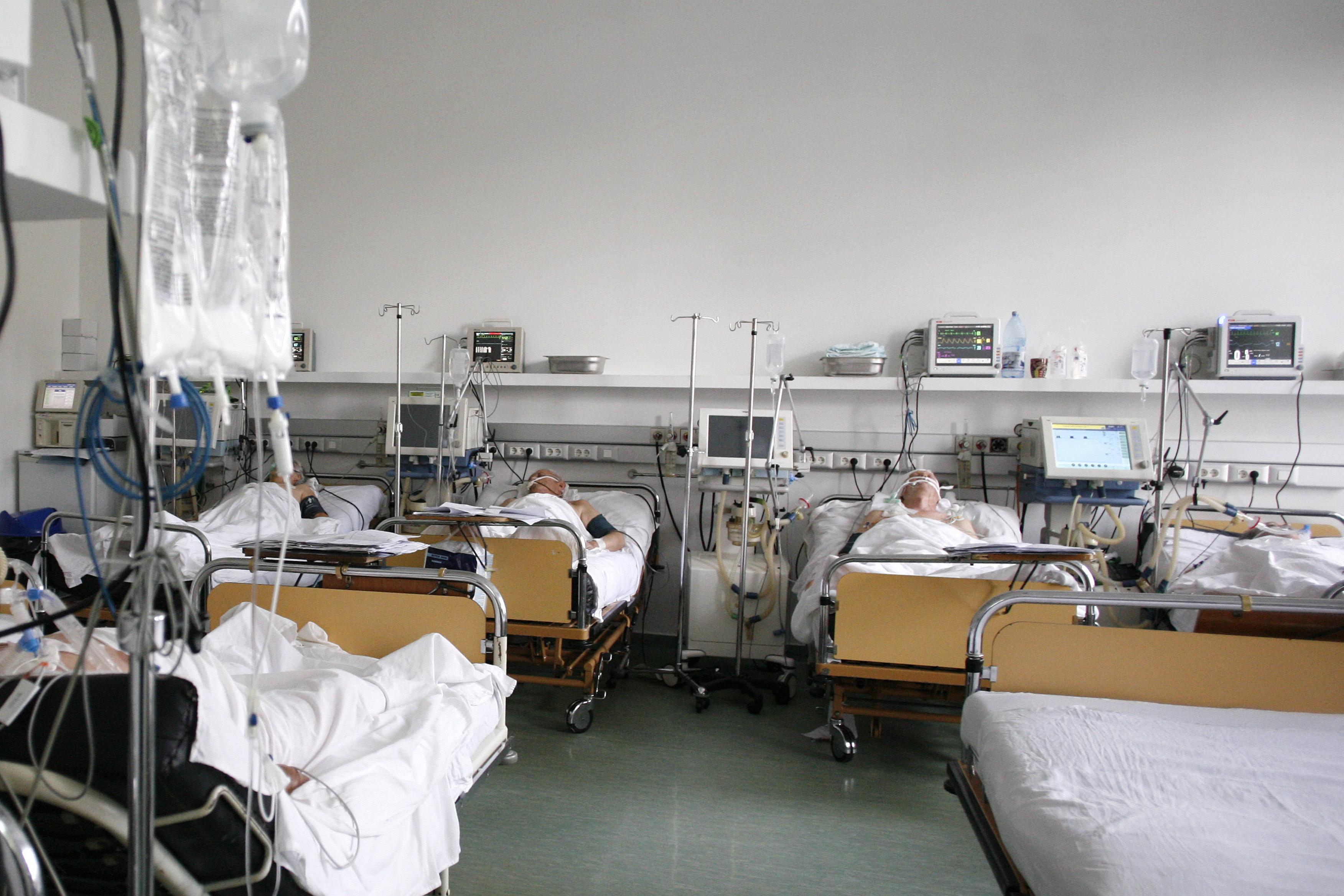 Un bărbat a &icirc;nghiţit un cuţit de 25 de centimetri