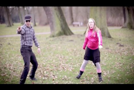 Te lasă fără cuvinte! Câţiva tineri cu Sindromul Down au refăcut videoclipul "Happy"